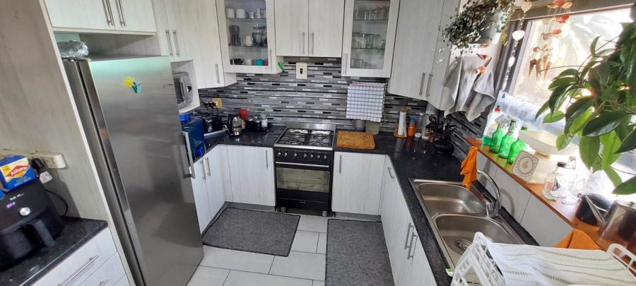 3 Bedroom Property for Sale in Paradise Beach Eastern Cape